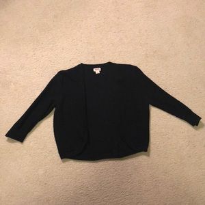 Cropped black sweater, open